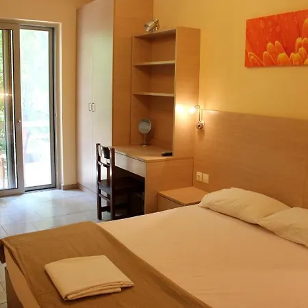 费洛克贞尼亚一室公寓酒店 3*