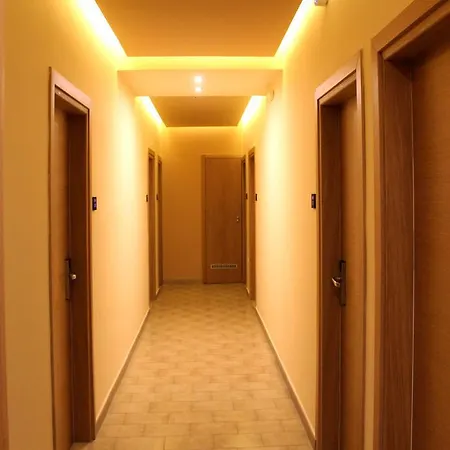 费洛克贞尼亚一室公寓酒店 公寓式酒店 3*