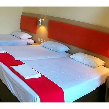 费洛克贞尼亚一室公寓酒店 3*