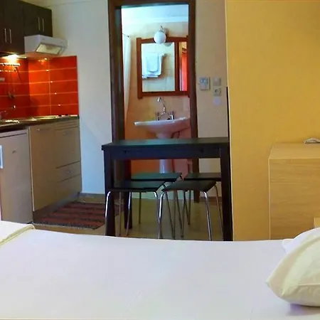 费洛克贞尼亚一室公寓酒店 Rhodes City