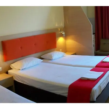 费洛克贞尼亚一室公寓酒店 3*