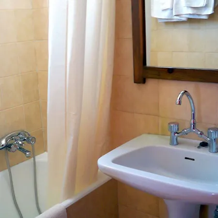 费洛克贞尼亚一室公寓酒店 3*