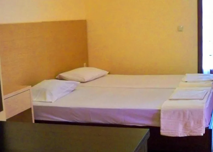 Aparthotel Philoxenia &