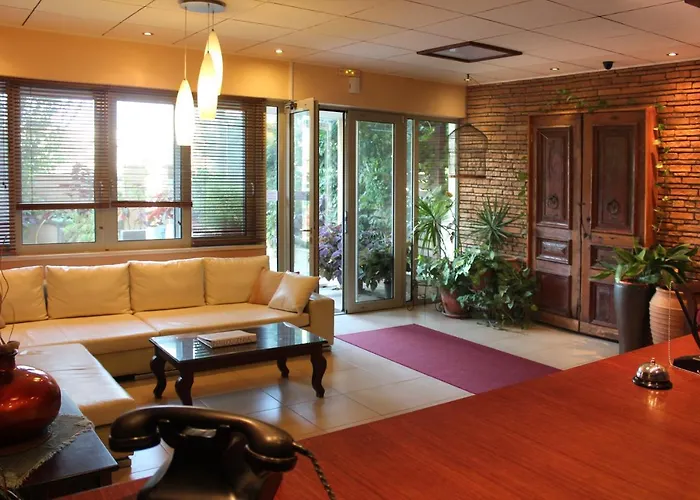 Aparthotel Philoxenia &