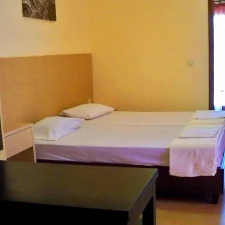 Aparthotel Philoxenia &